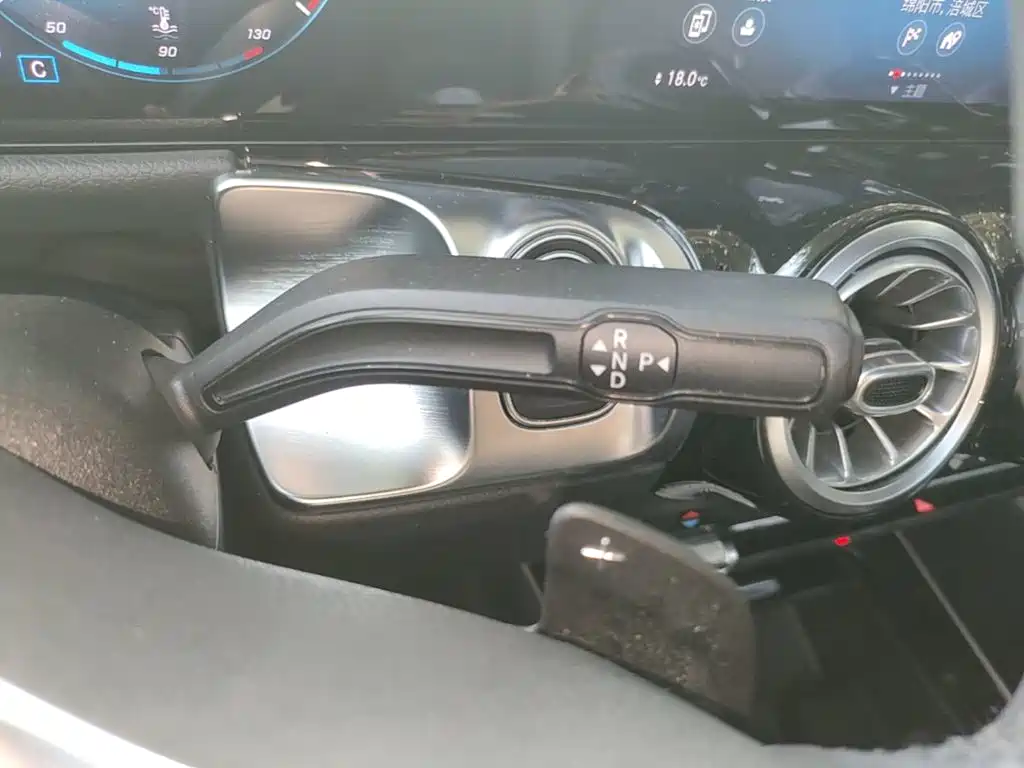 Mercedes-Benz GLB — миниатюра 14