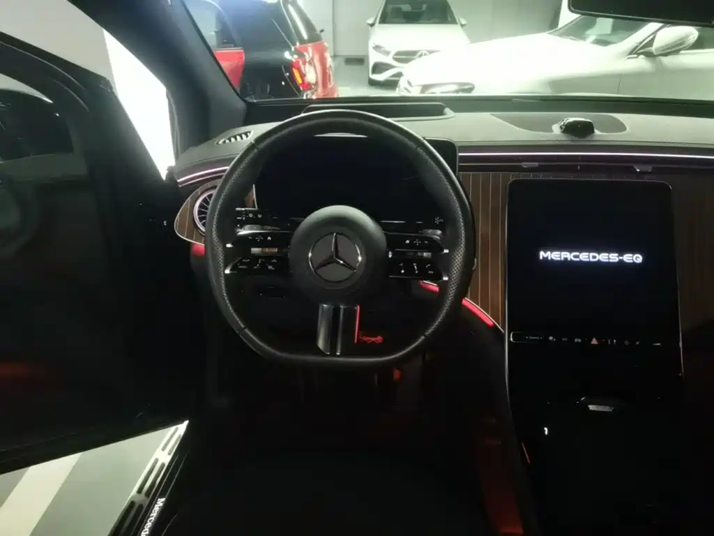 Mercedes-Benz EQE SUV — миниатюра 15