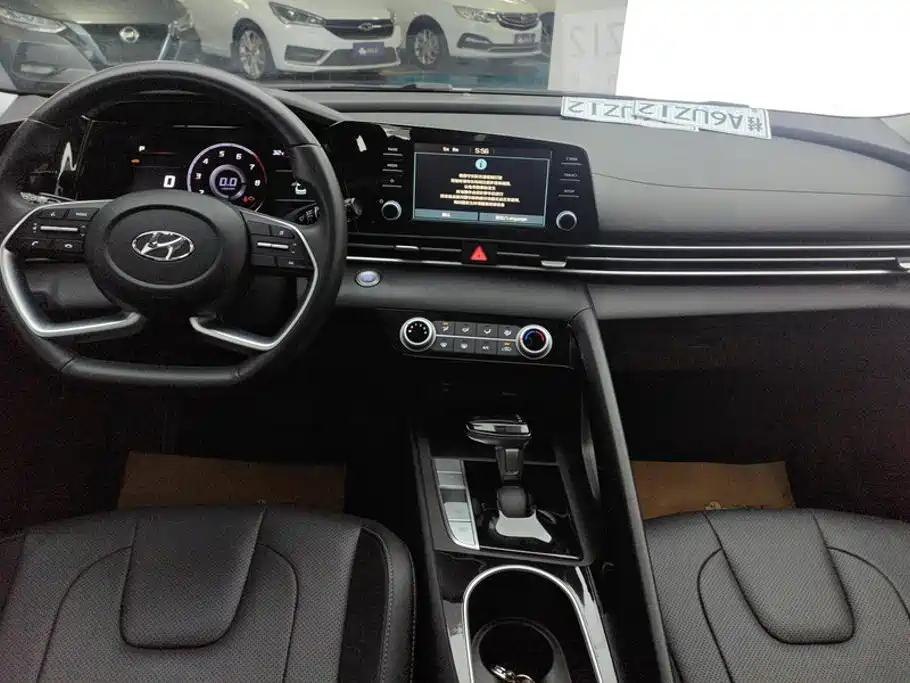 Hyundai Elantra — миниатюра 12