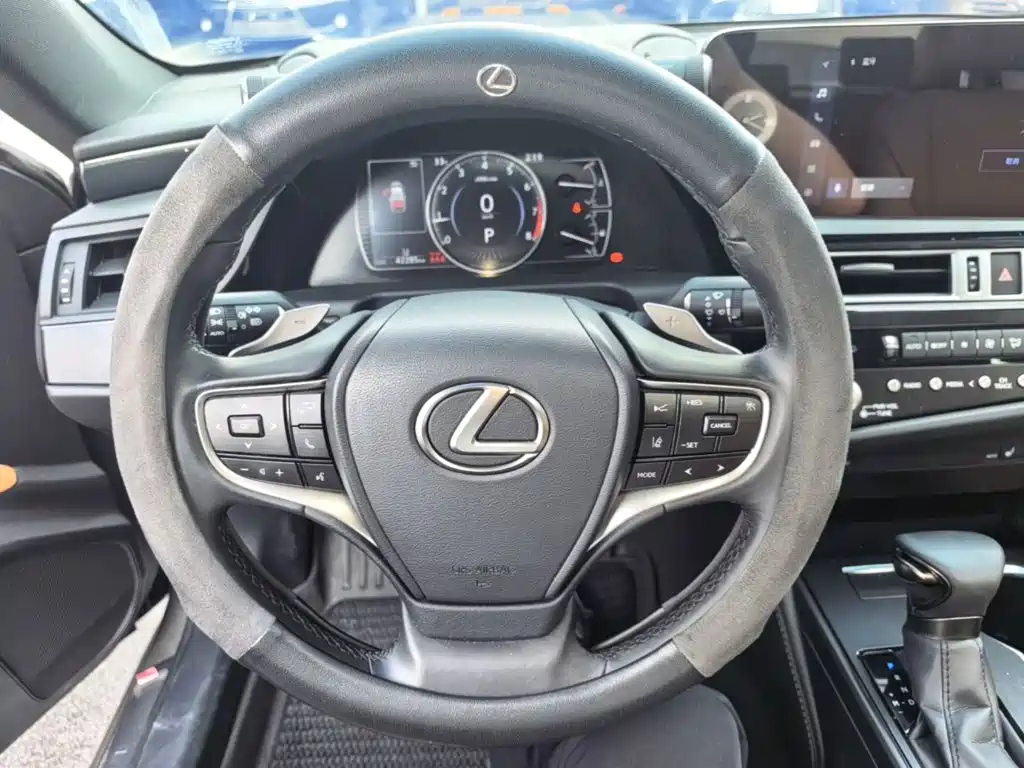 Lexus ES — миниатюра 11