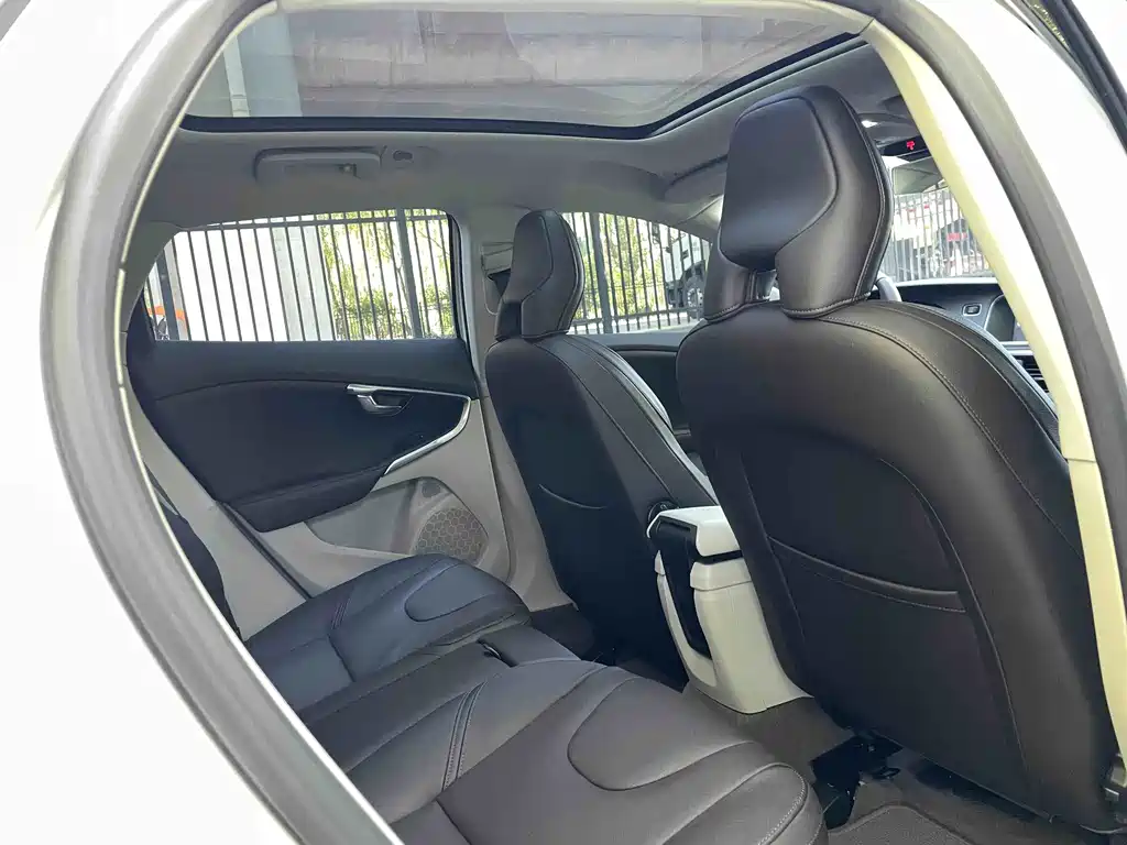 Volvo V40 — миниатюра 12