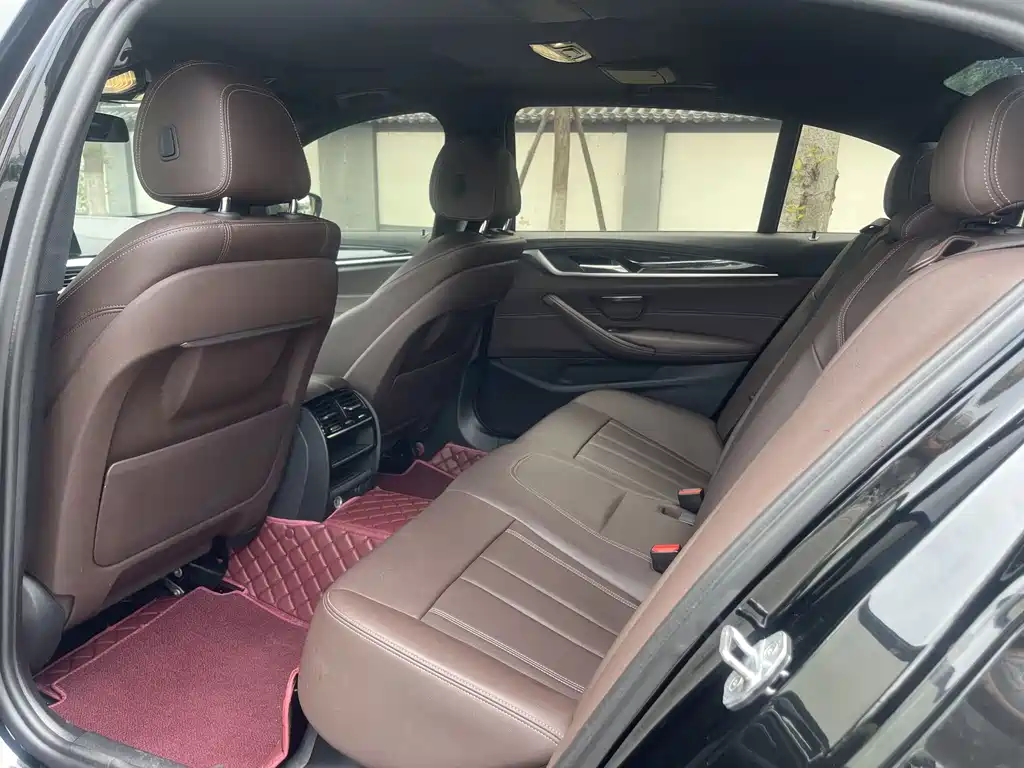 BMW 5 Series — миниатюра 4