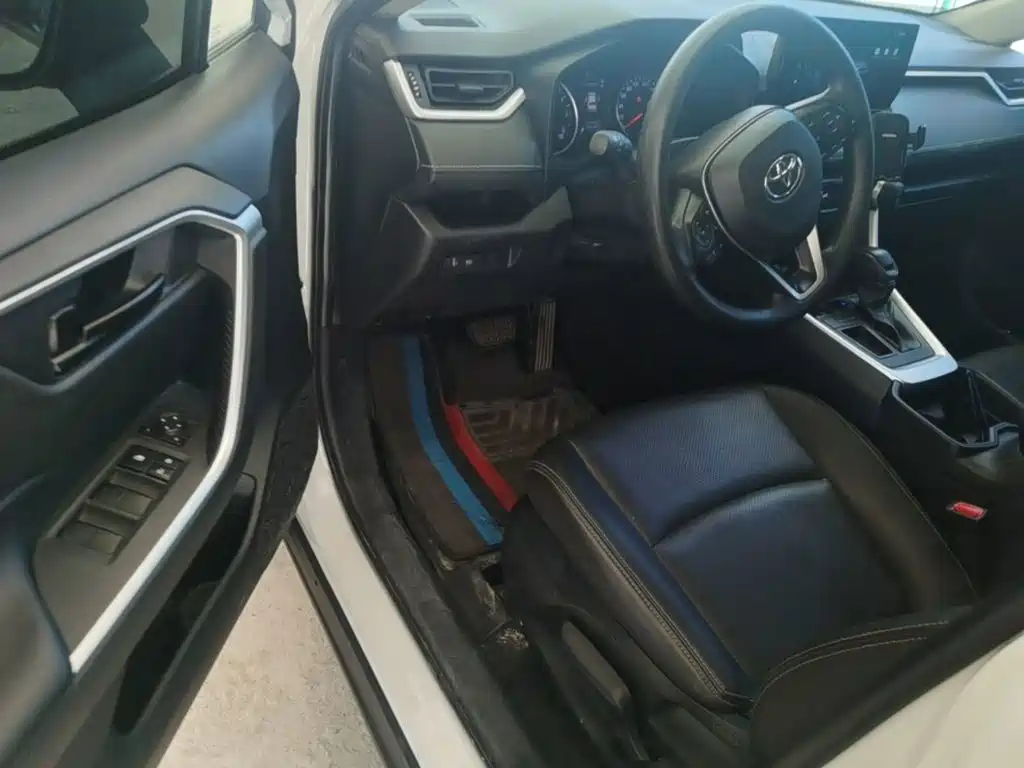 Toyota RAV4 — миниатюра 21