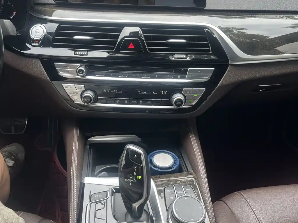 BMW 5 Series — миниатюра 9