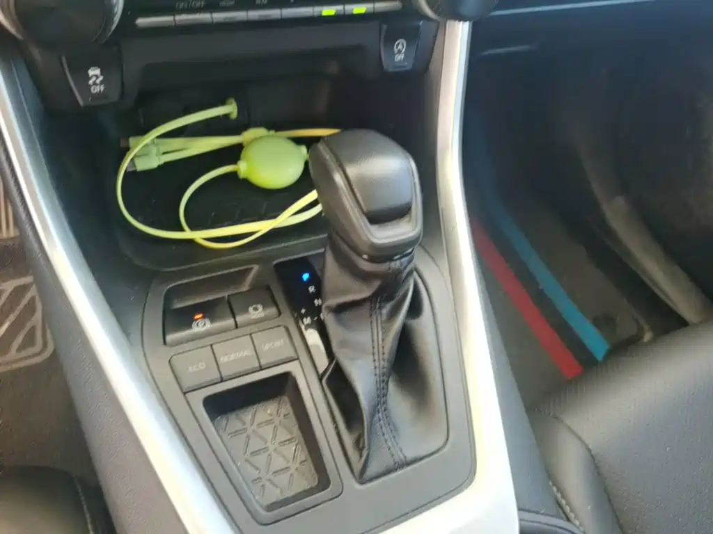 Toyota RAV4 — миниатюра 19