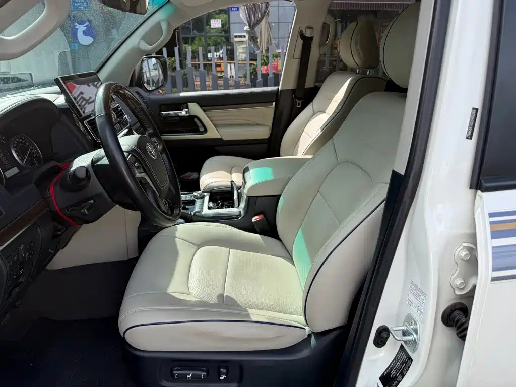 Toyota Land Cruiser — миниатюра 8