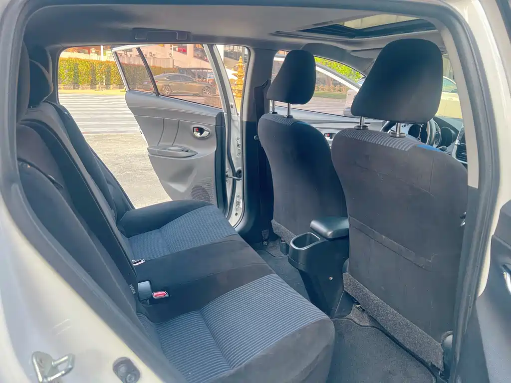 Toyota Yaris L — миниатюра 10