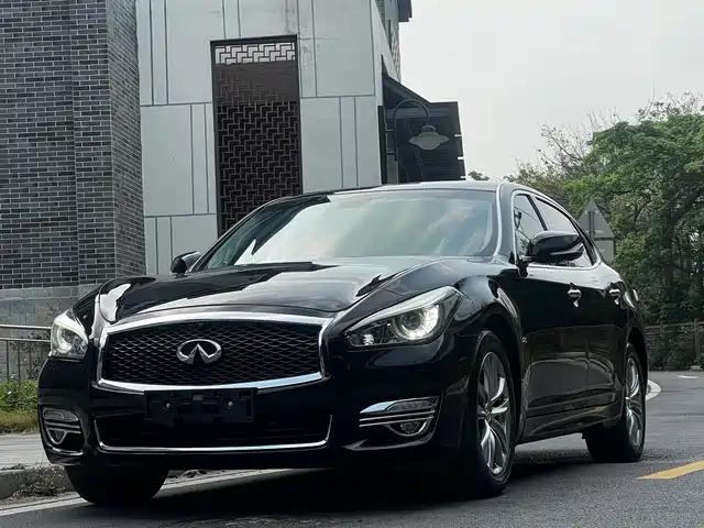 infiniti q70