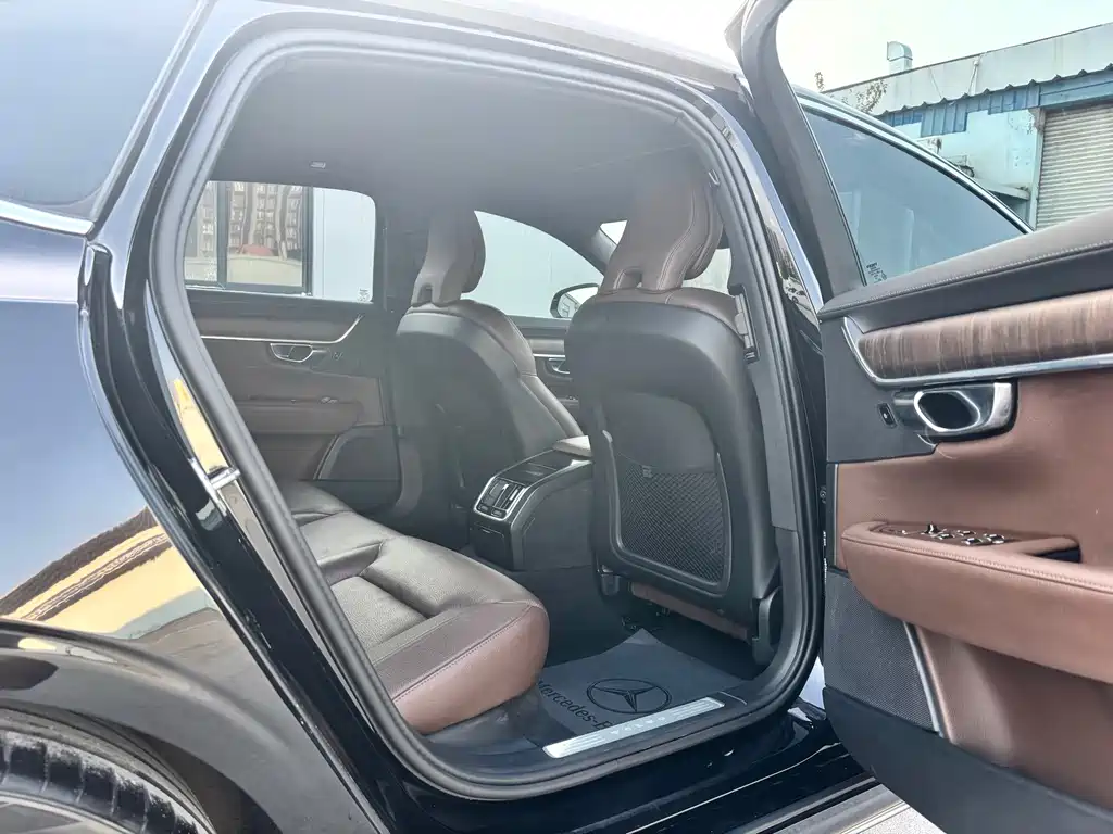 Volvo S90 — миниатюра 10