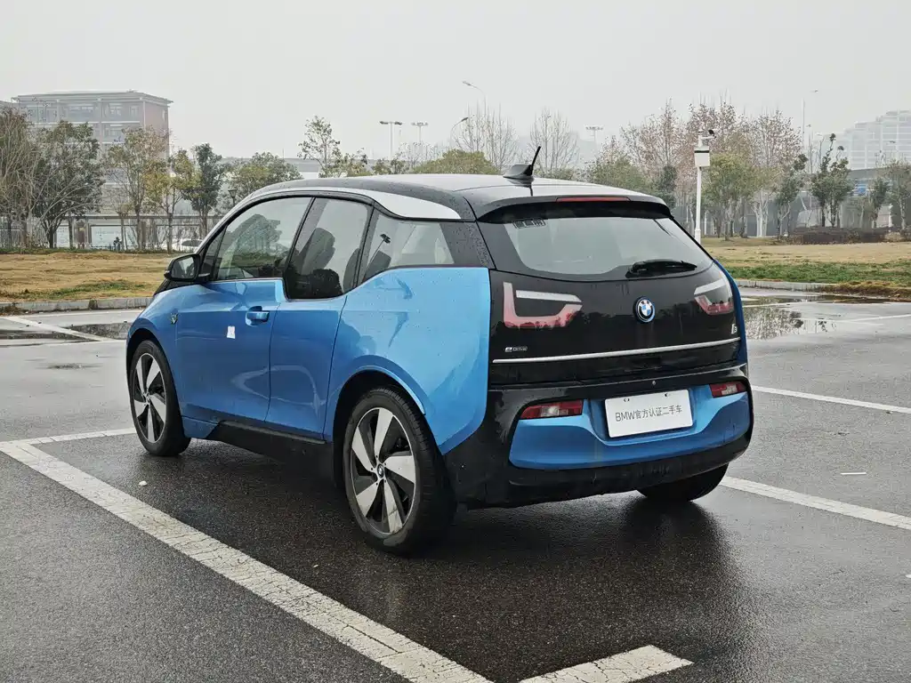BMW I3