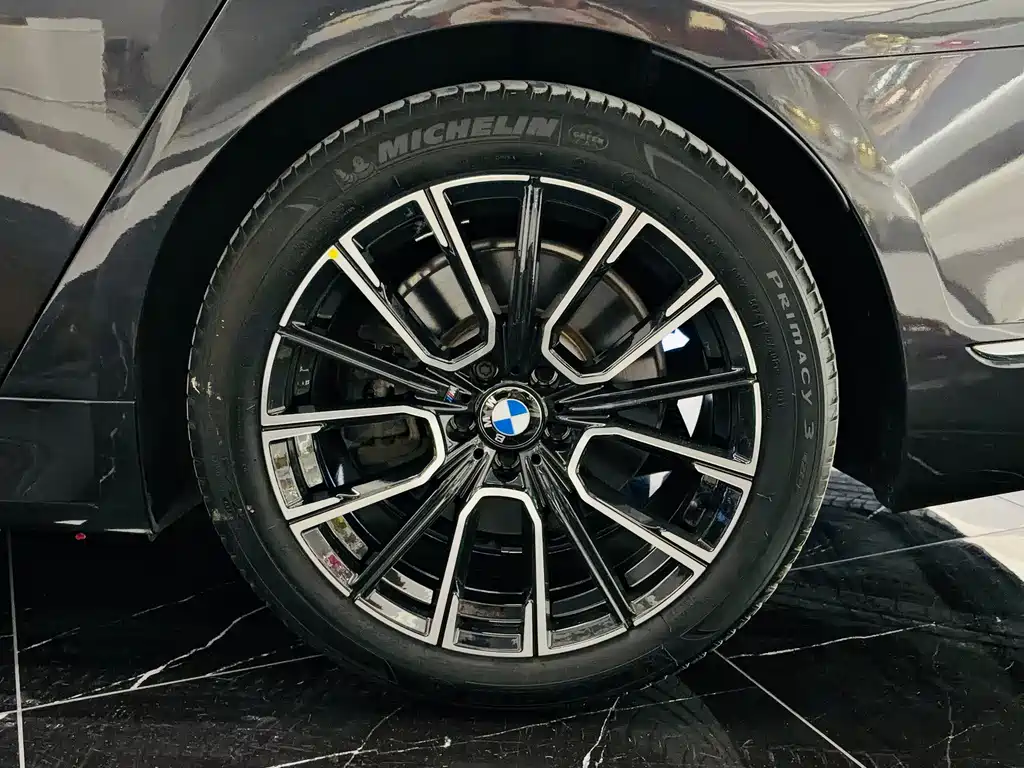 BMW 7 Series — миниатюра 28