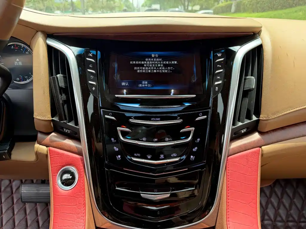 Cadillac Escalade — миниатюра 7