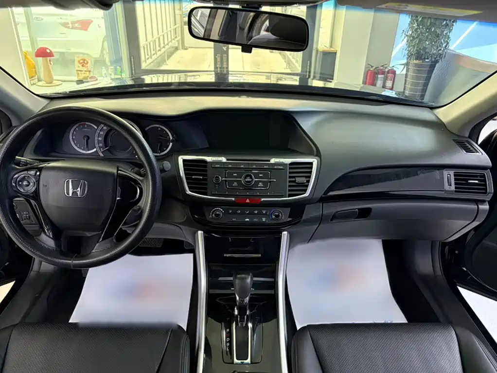 Honda Accord — миниатюра 8