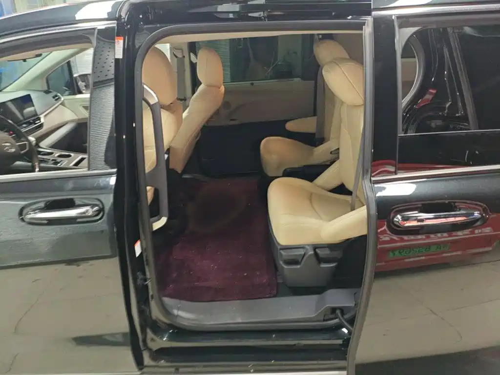 Toyota Granvia — миниатюра 7