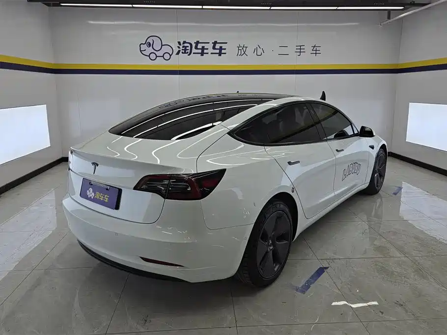 TESLA MODEL 3