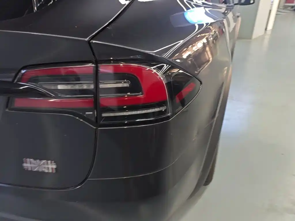 Tesla Model X — миниатюра 8