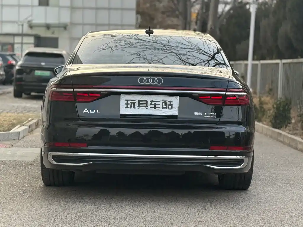 AUDI A8
