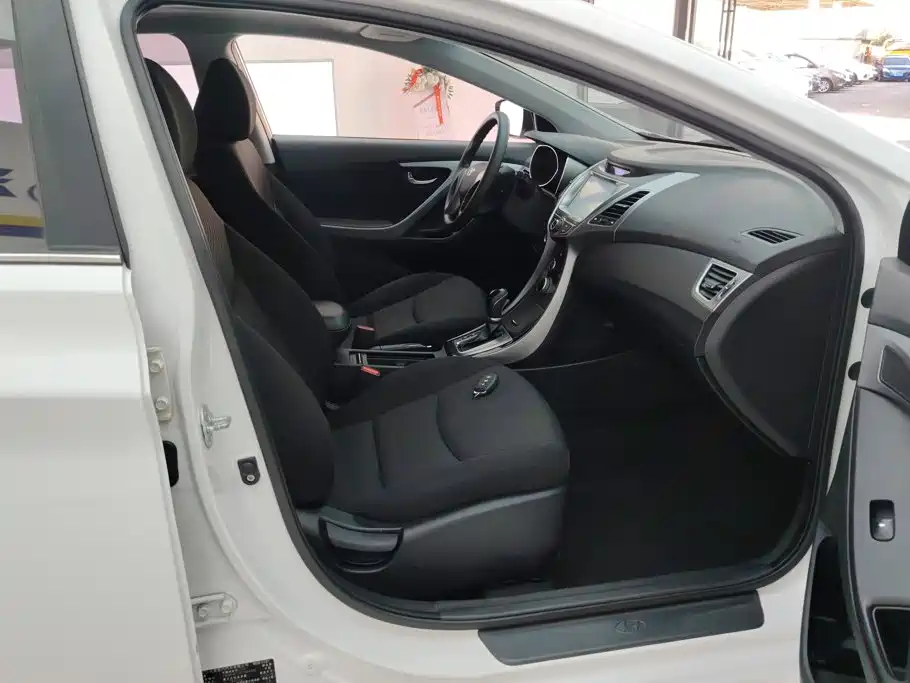 Hyundai Elantra Langdong — миниатюра 8