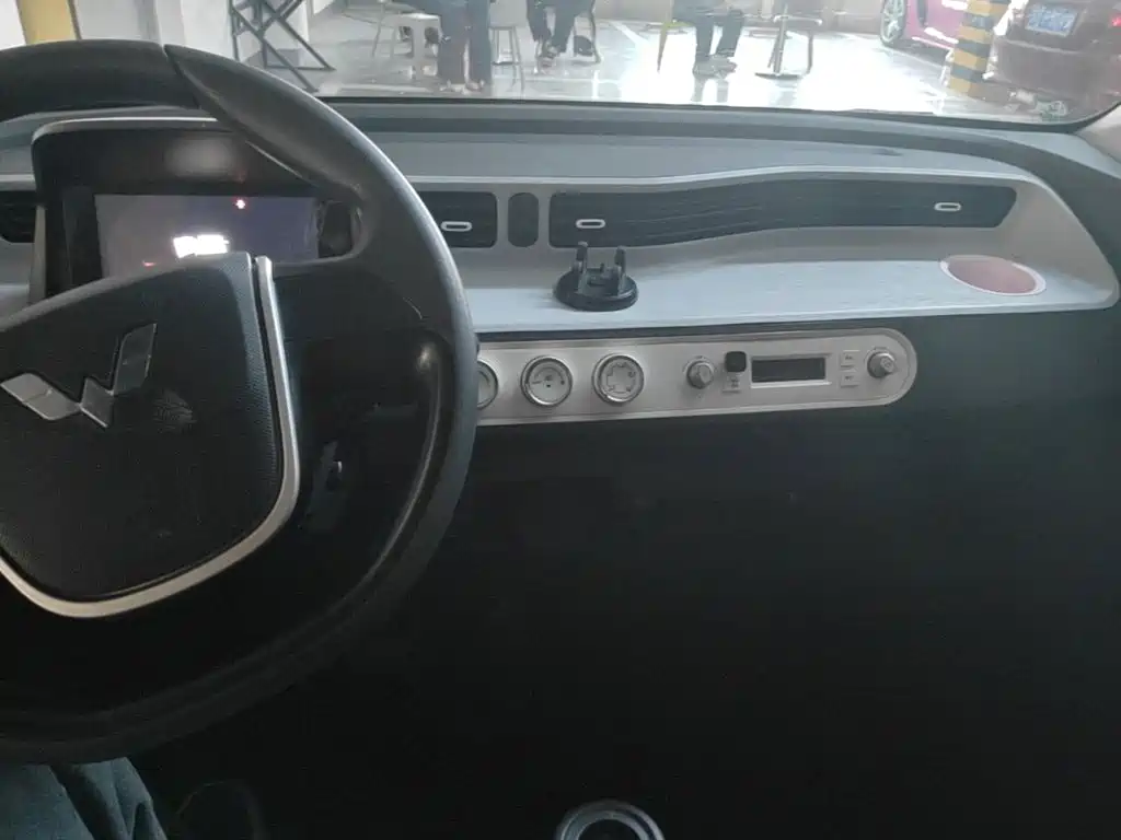 Wuling MINIEV — миниатюра 5