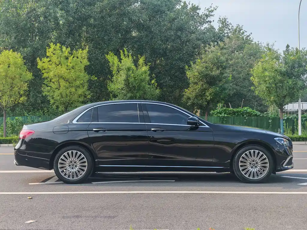 Mercedes-Benz E-Class — миниатюра 31