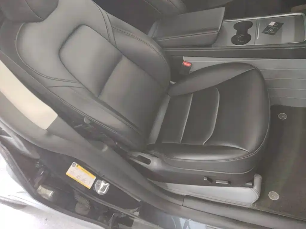 Tesla Model Y — миниатюра 25