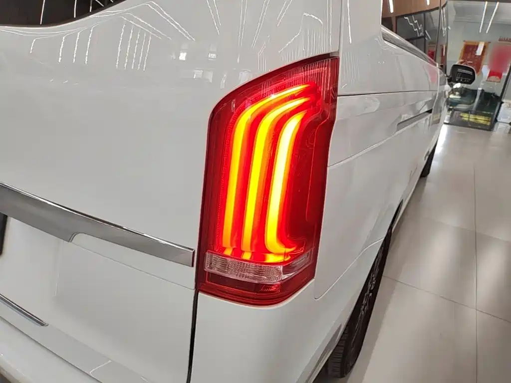 Mercedes-Benz V-Class — миниатюра 8