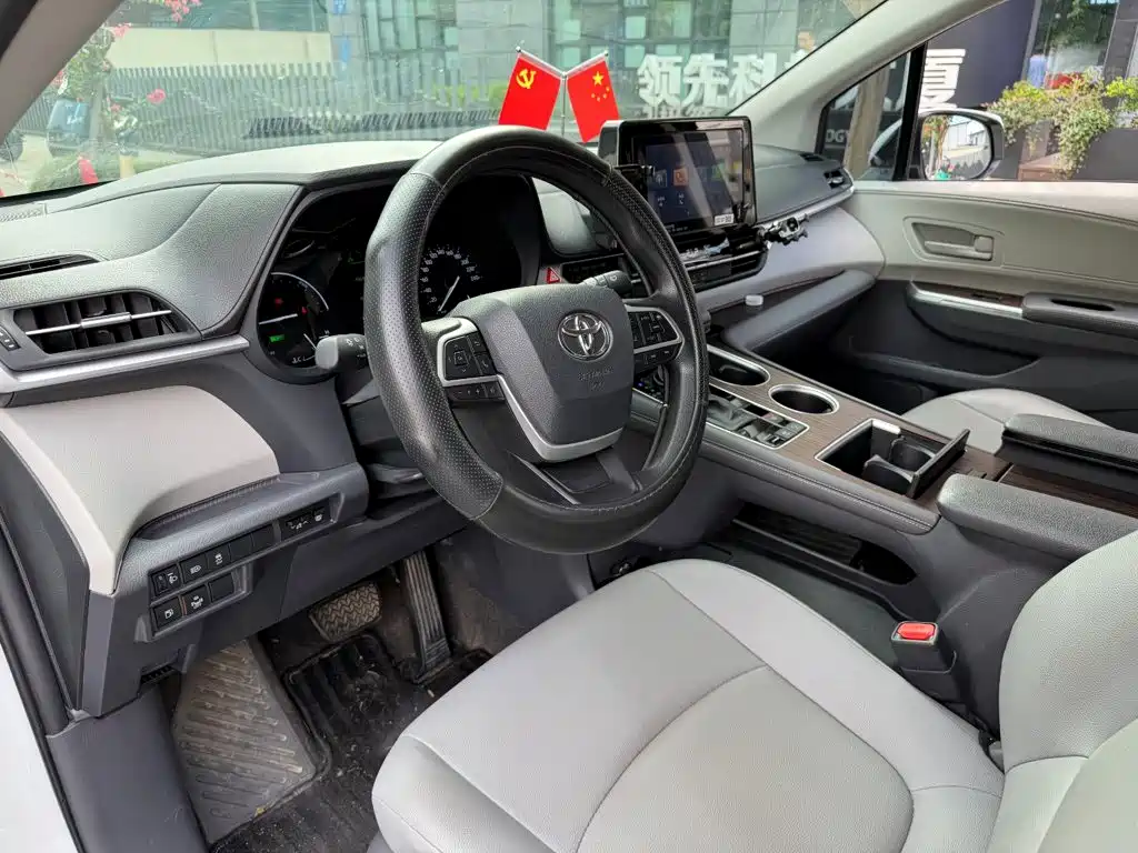 Toyota Granvia — миниатюра 7
