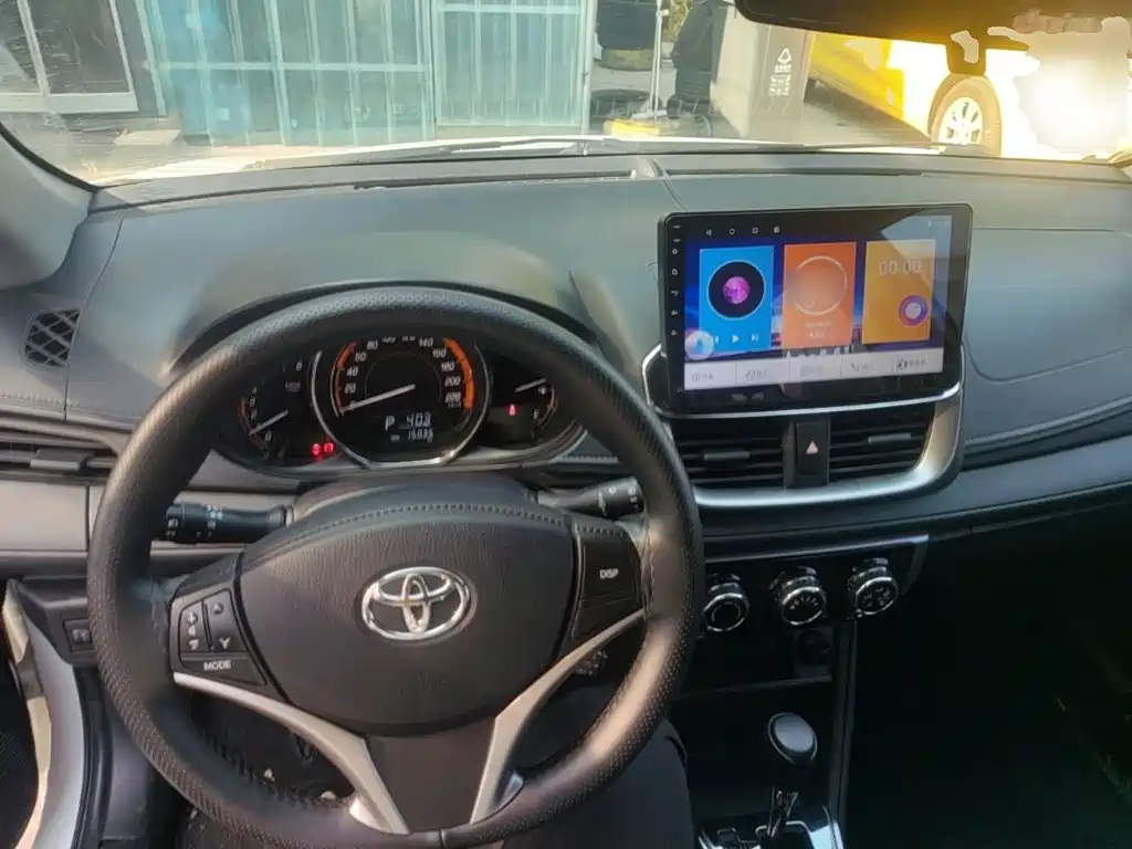 Toyota Yaris L — миниатюра 10