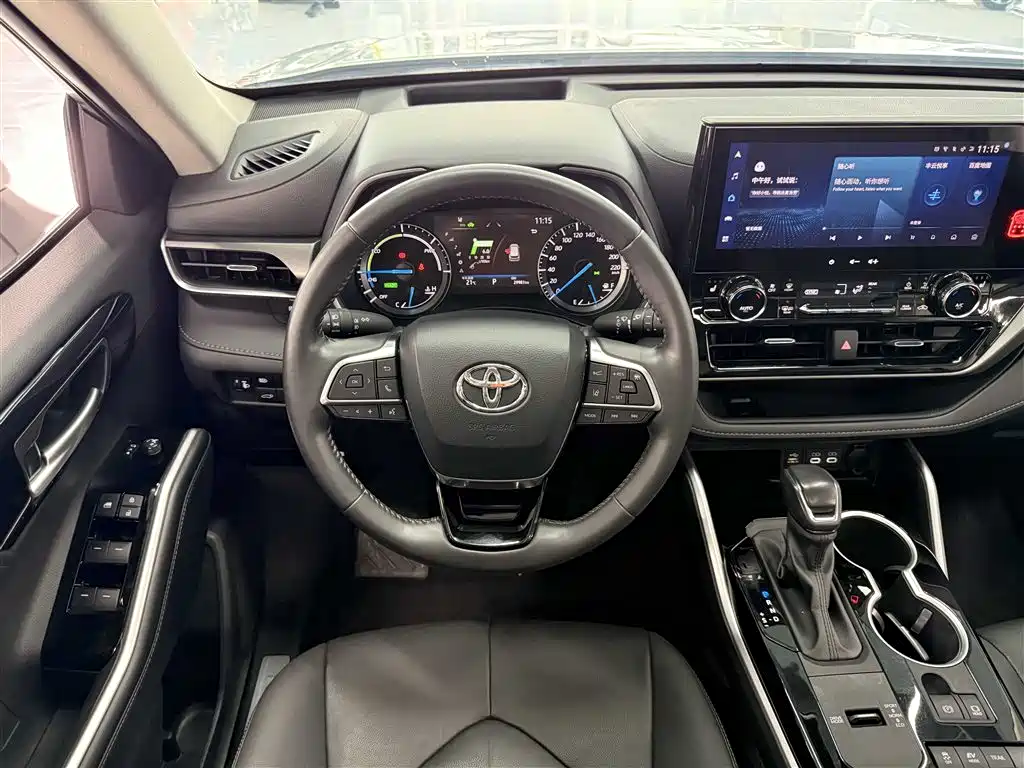 Toyota Highlander 2023 2.5L Luxury 7 мест