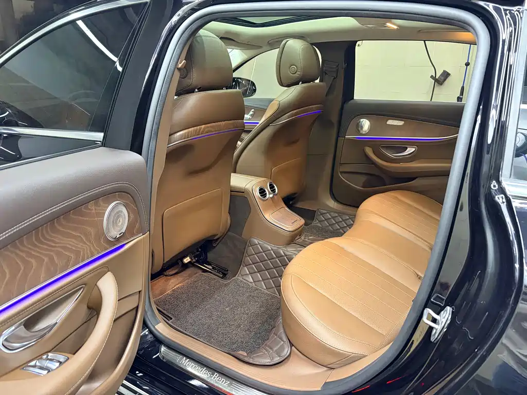 Mercedes-Benz E-Class — миниатюра 7