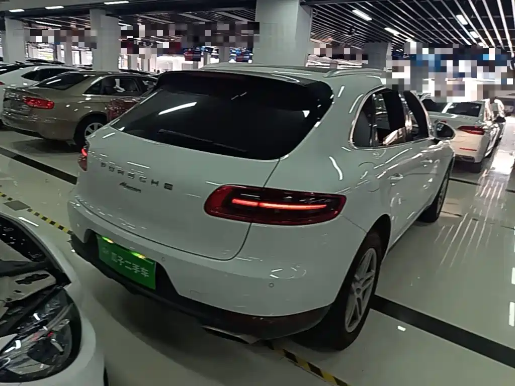 Porsche Macan — миниатюра 7