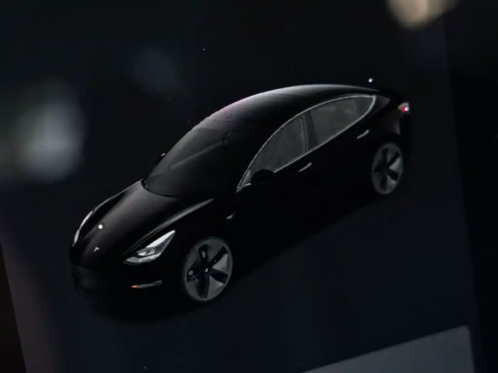Tesla Model 3 — миниатюра 21