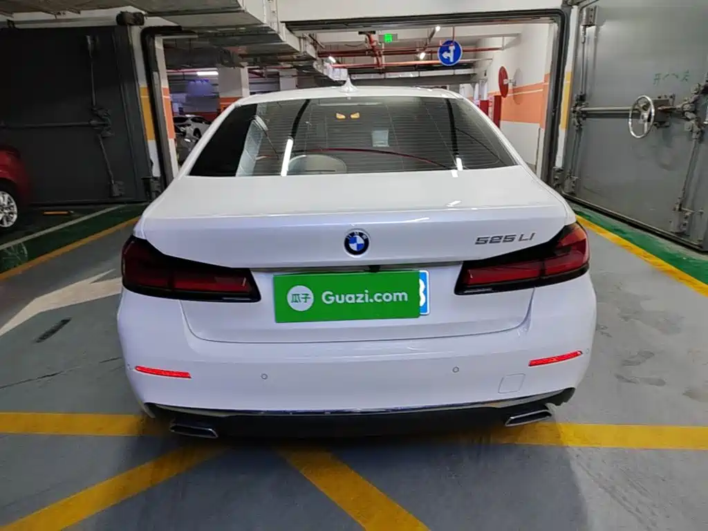 BMW 5 Series — миниатюра 6