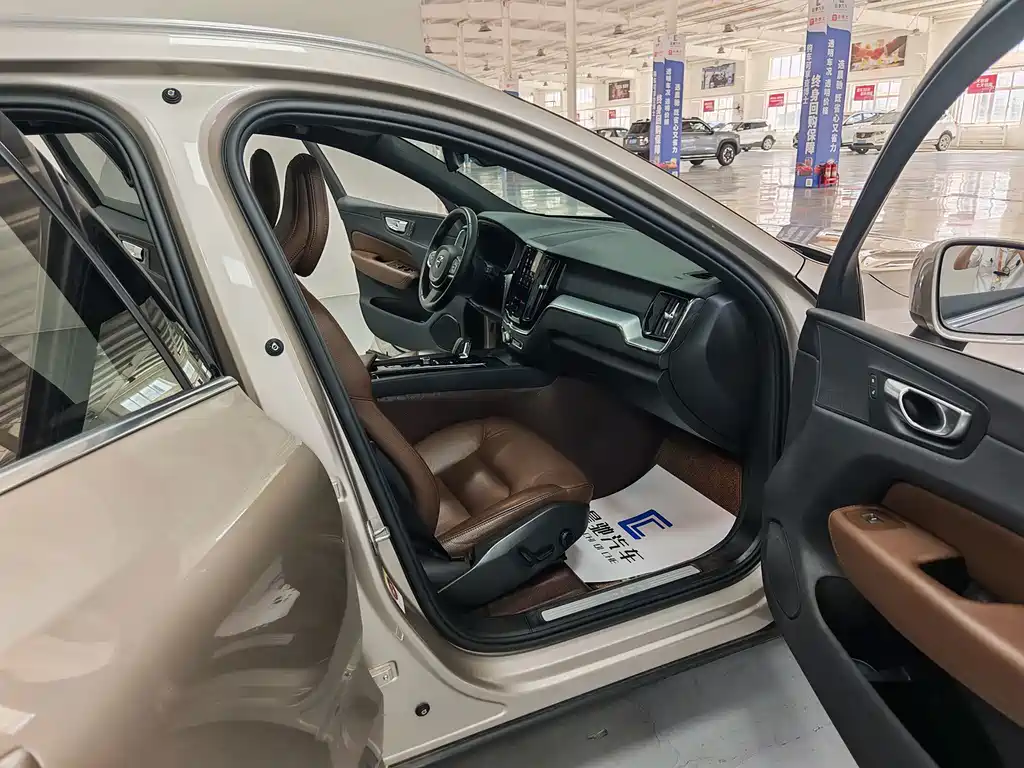 Volvo XC60 — миниатюра 10