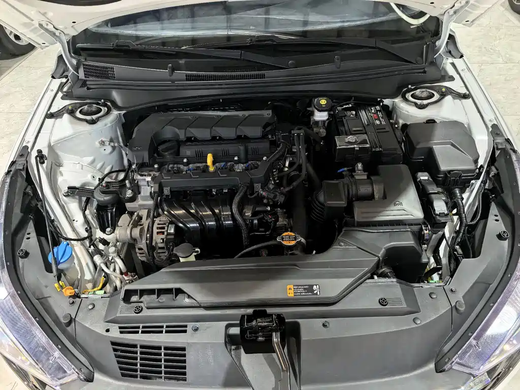 Hyundai Elantra — миниатюра 8