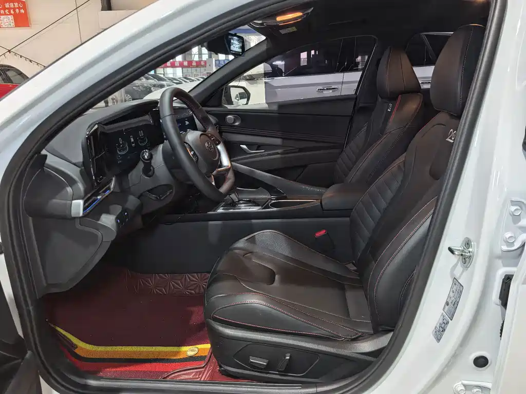 Hyundai Elantra — миниатюра 6