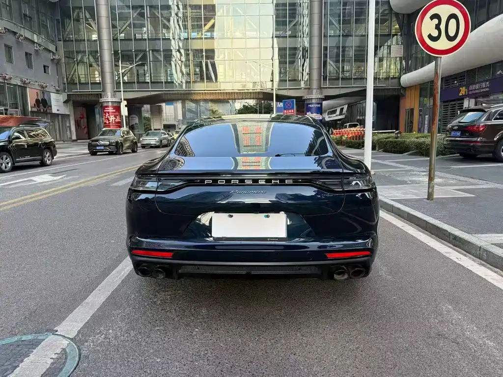 PORSCHE PANAMERA