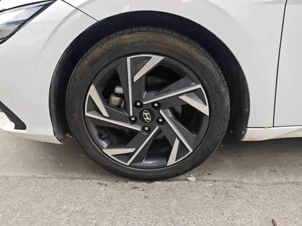 Hyundai Elantra — миниатюра 23