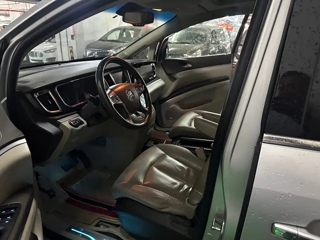 Buick GL8 — миниатюра 3