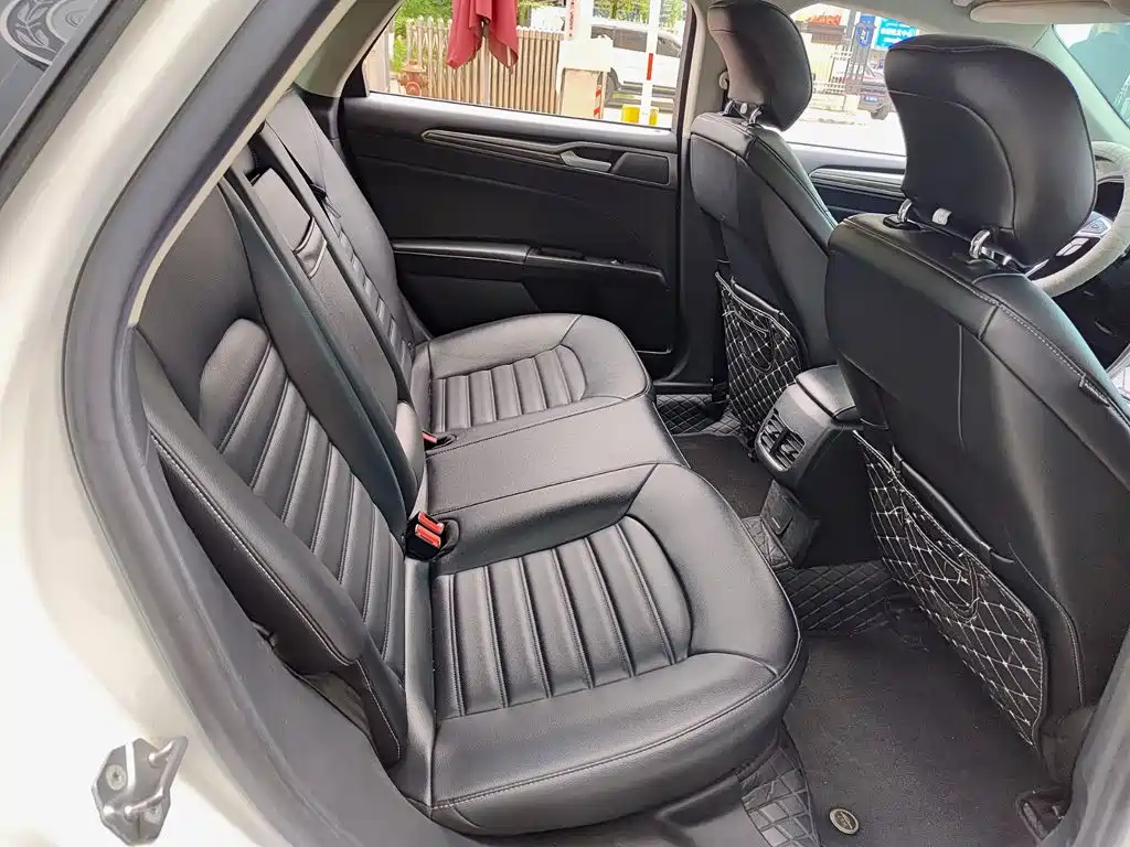 Ford Mondeo — миниатюра 11