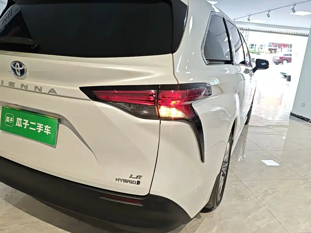 Toyota Sienna — миниатюра 8