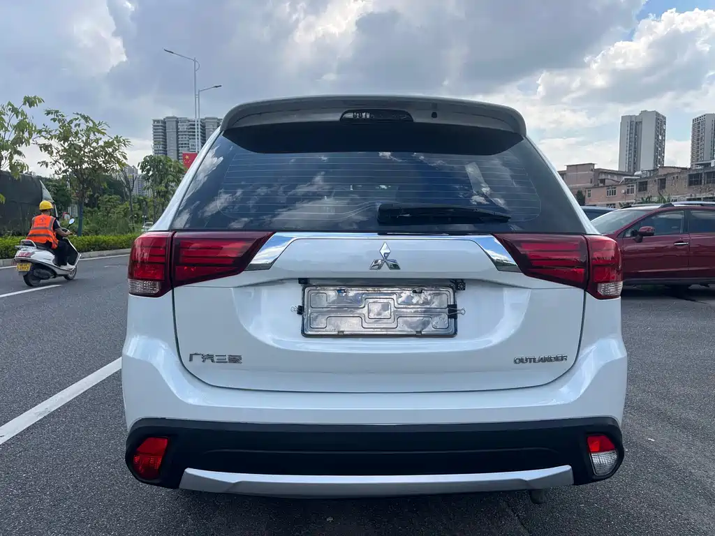 Mitsubishi Outlander — миниатюра 3