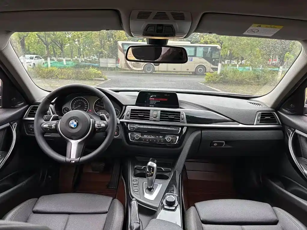 BMW 3 Series — миниатюра 4