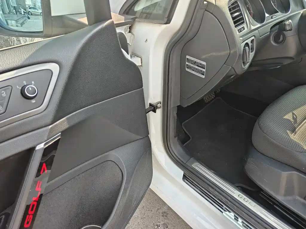 Volkswagen Golf — миниатюра 6
