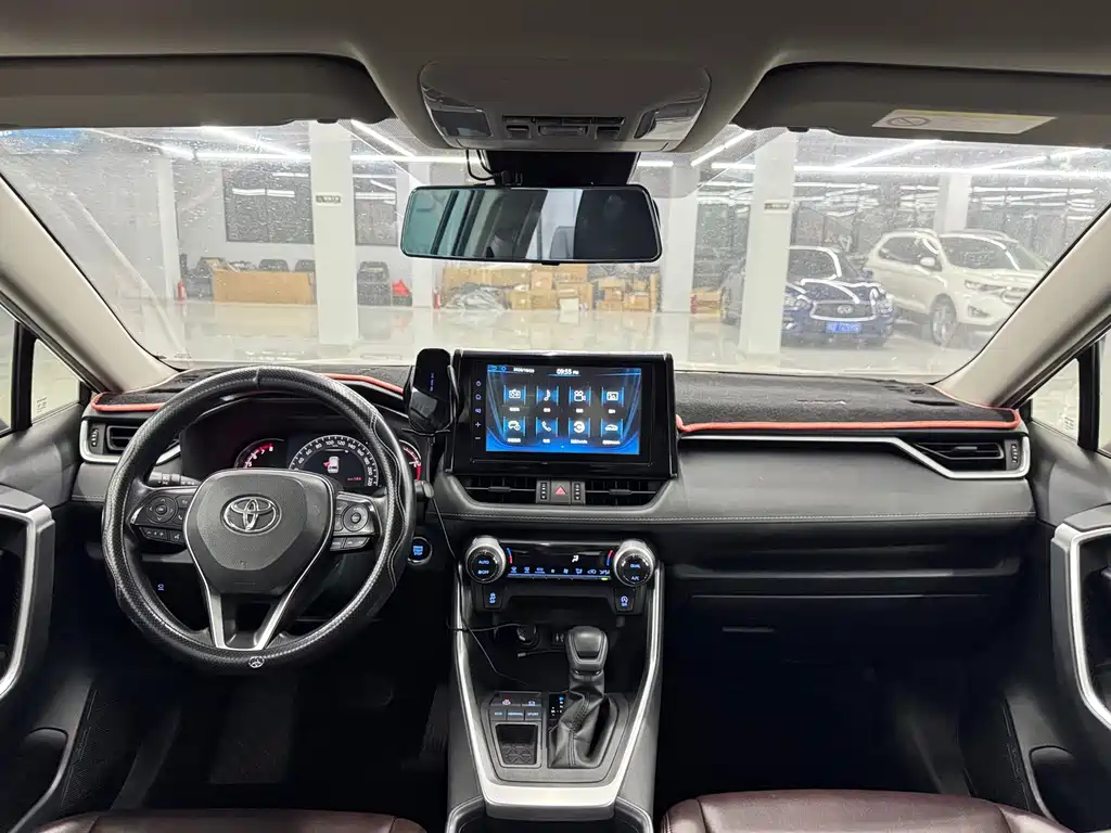 Toyota RAV4 — миниатюра 9