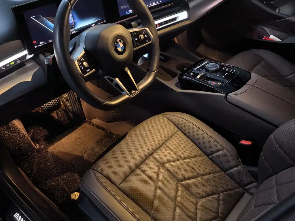 BMW 5 Series — миниатюра 3