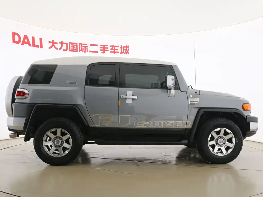 Toyota FJ Cruiser — миниатюра 11