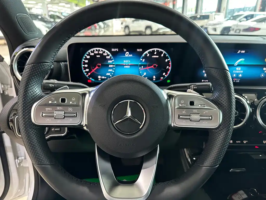 Mercedes-Benz A-Class — миниатюра 6