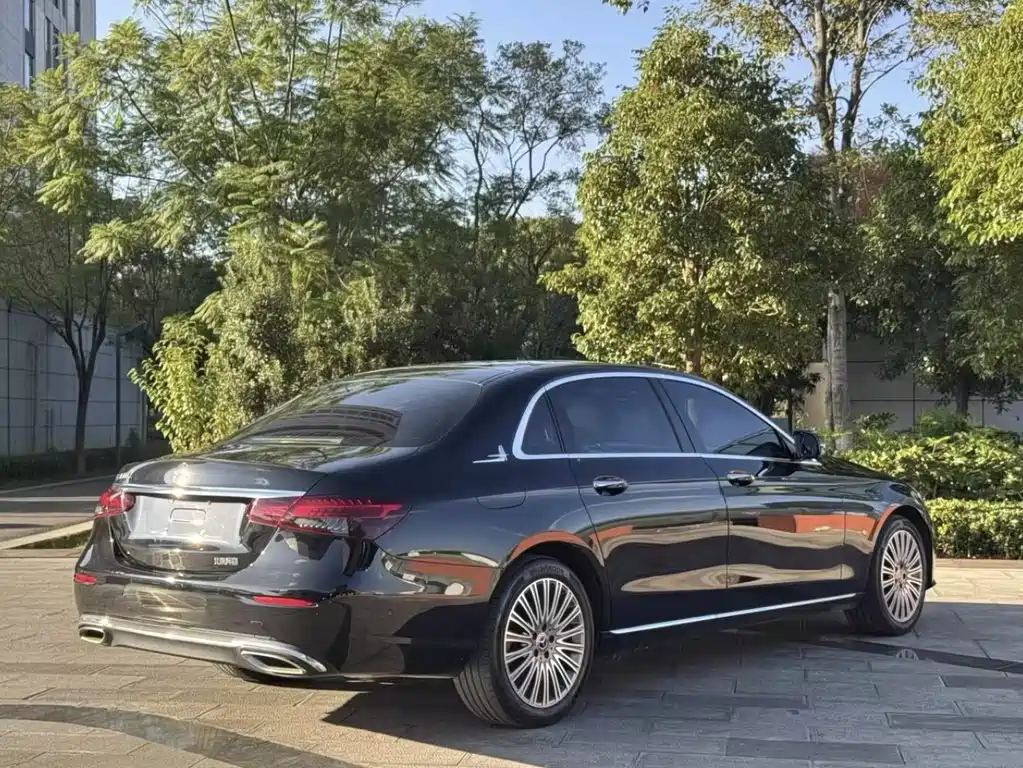 MERCEDES-BENZ E CLASS