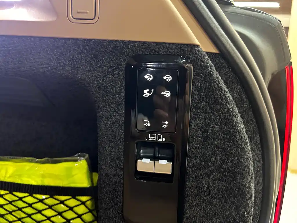 Land Rover Range Rover — миниатюра 28